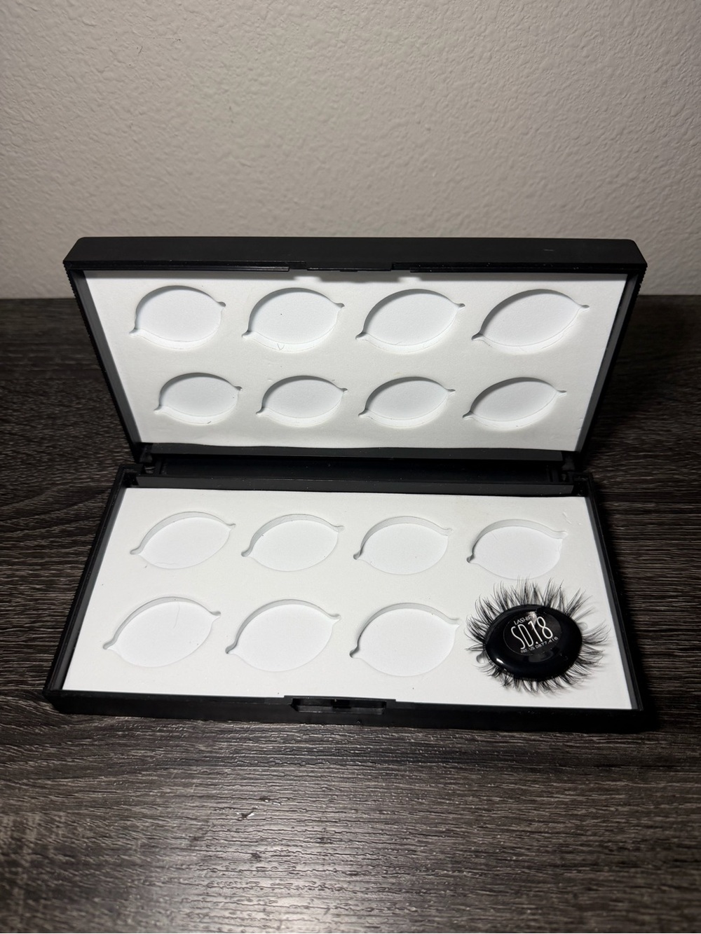 Lashify Case and lashes